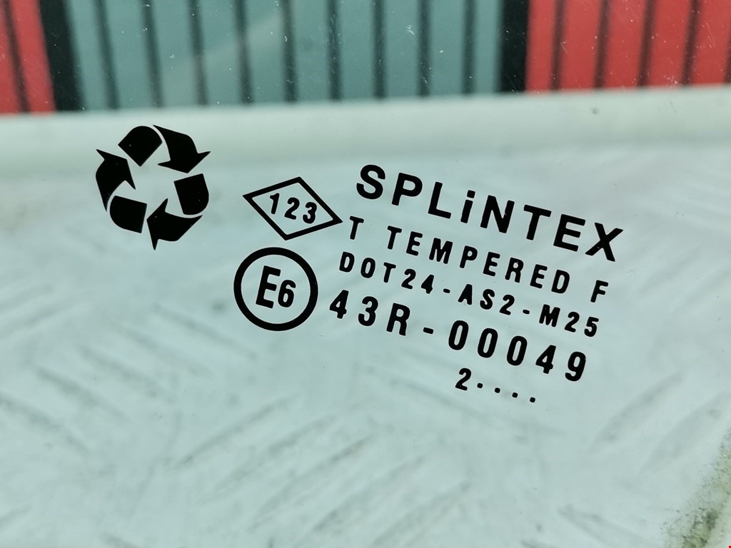 Стекло двери передней левой (форточка) RENAULT Trafic II 2001-2014