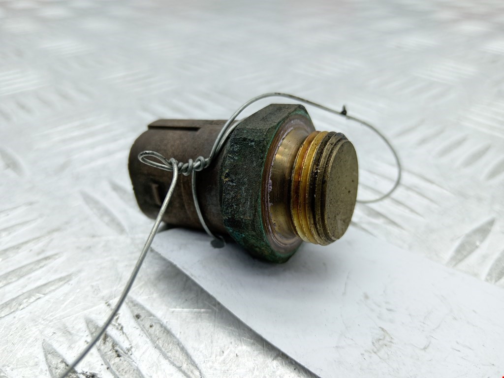 Датчик температуры охлаждающей жидкости Volkswagen Polo 3 (1994-2002)