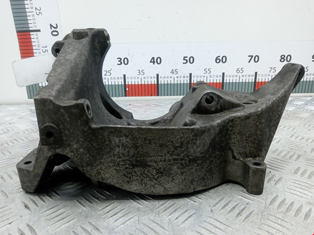 Кронштейн генератора BMW 5er 5 серия E60/E61 2003-2010