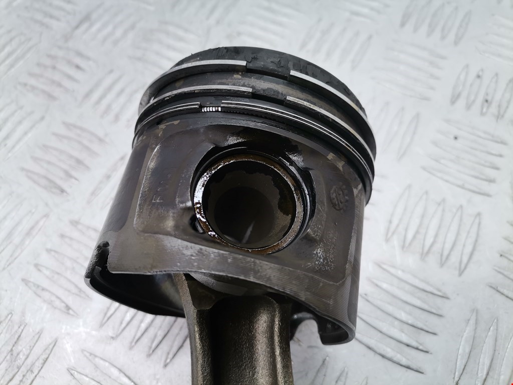 Поршень с шатуном BMW 1er E81\E87 2004-2011