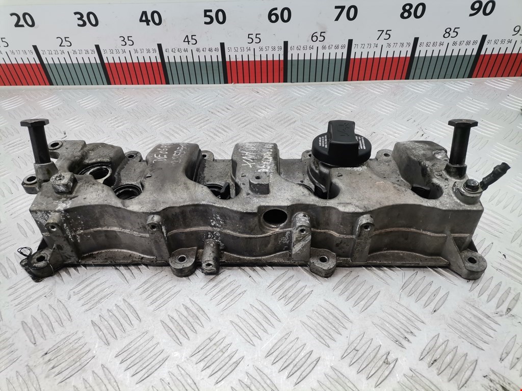 Крышка головки блока (клапанная) KIA Sportage II 2004-2010