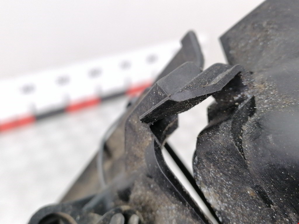 Диффузор (кожух) вентилятора BMW 3er E46 1998-2006