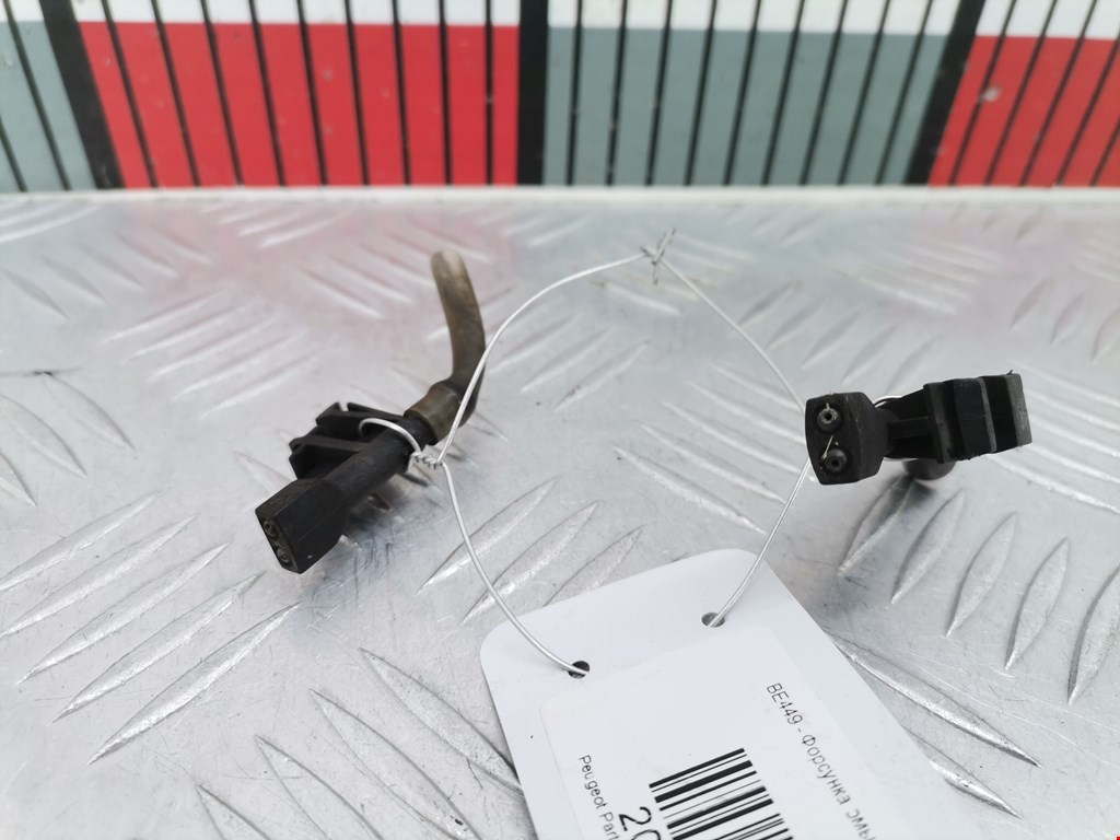 Форсунка омывателя лобового стекла PEUGEOT Partner 1996-2009