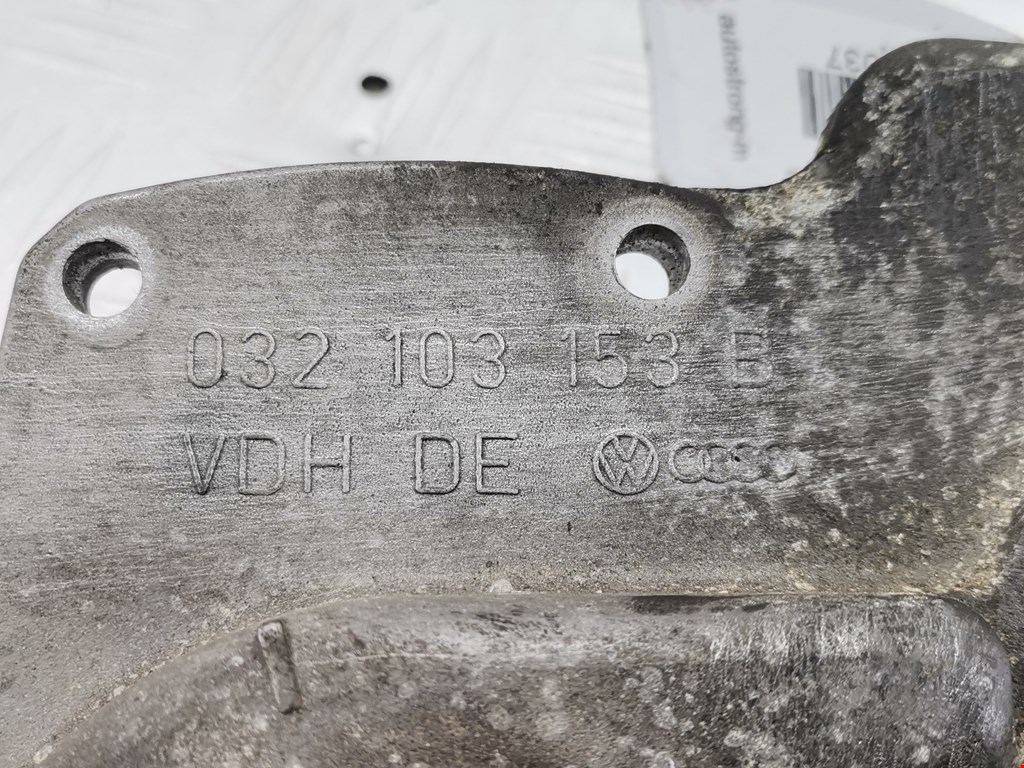 Крышка двигателя передняя VOLKSWAGEN Polo III 1994-2001