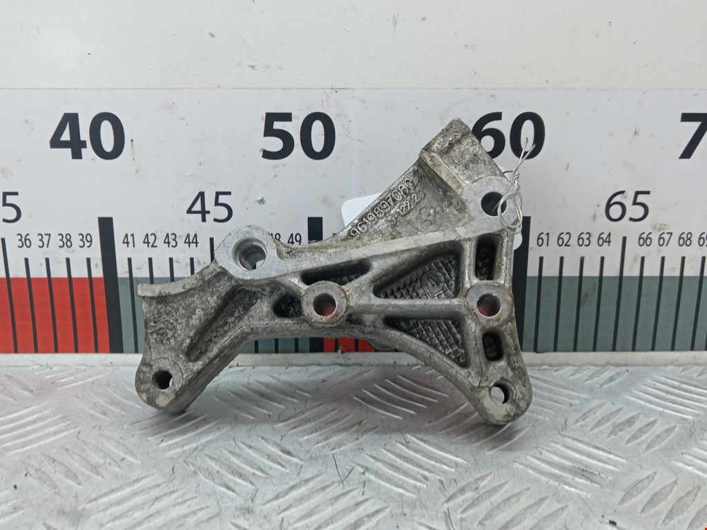 Кронштейн генератора RENAULT Espace 1997-2003