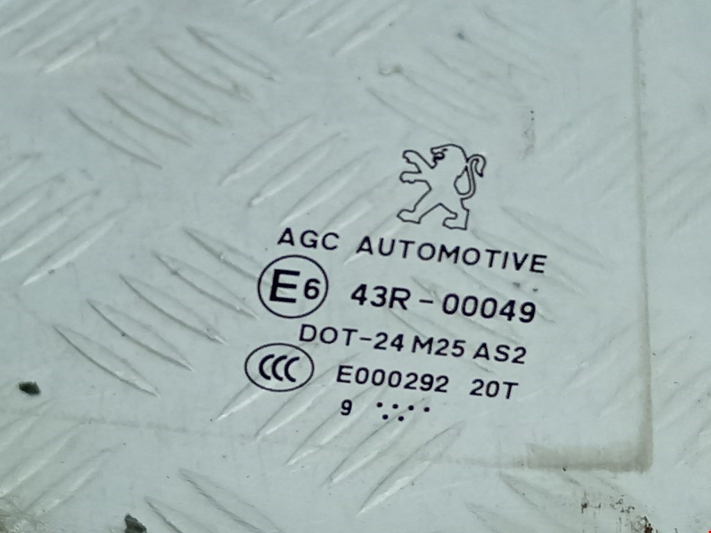 Стекло двери заднее правое PEUGEOT 308 2007-2015