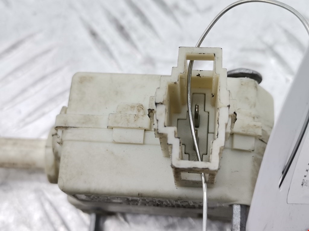 Активатор замка бензобака VOLKSWAGEN Golf V 2003-2009