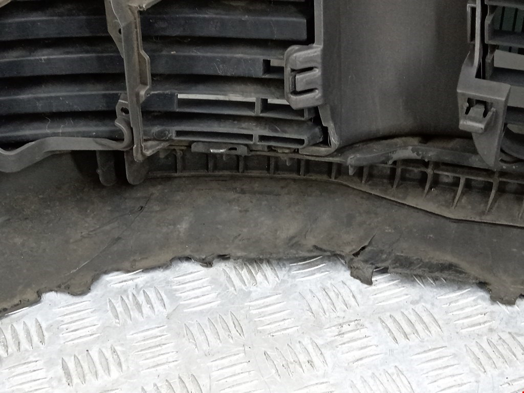 Бампер передний VOLKSWAGEN Golf V 2003-2009