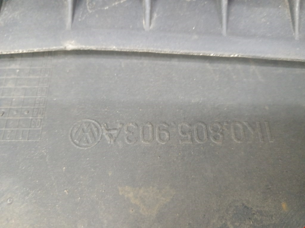 Бампер передний VOLKSWAGEN Golf V 2003-2009