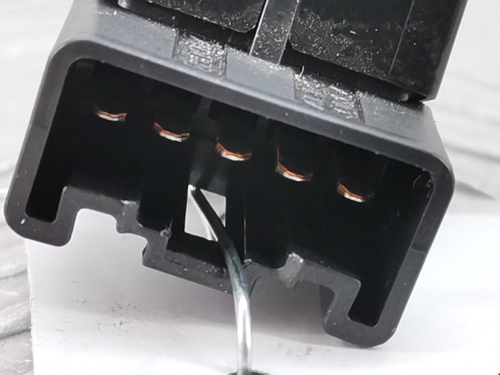 Кнопка стеклоподъемника SUZUKI Swift 2004-2010