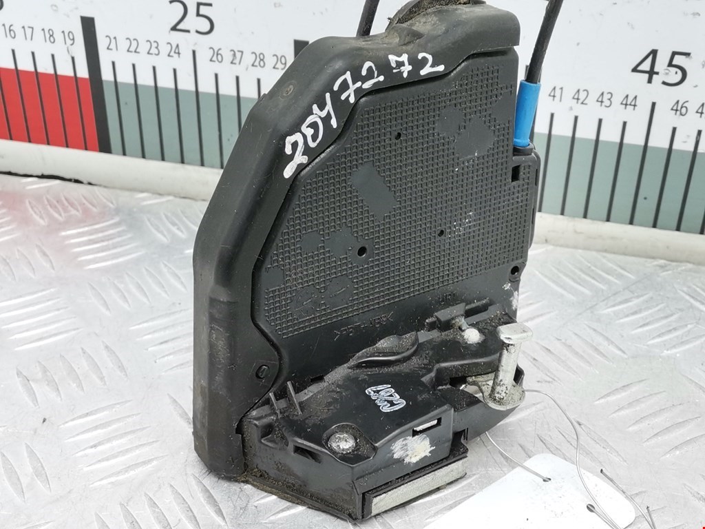 Замок двери задней правой TOYOTA Auris E150 2006-2012