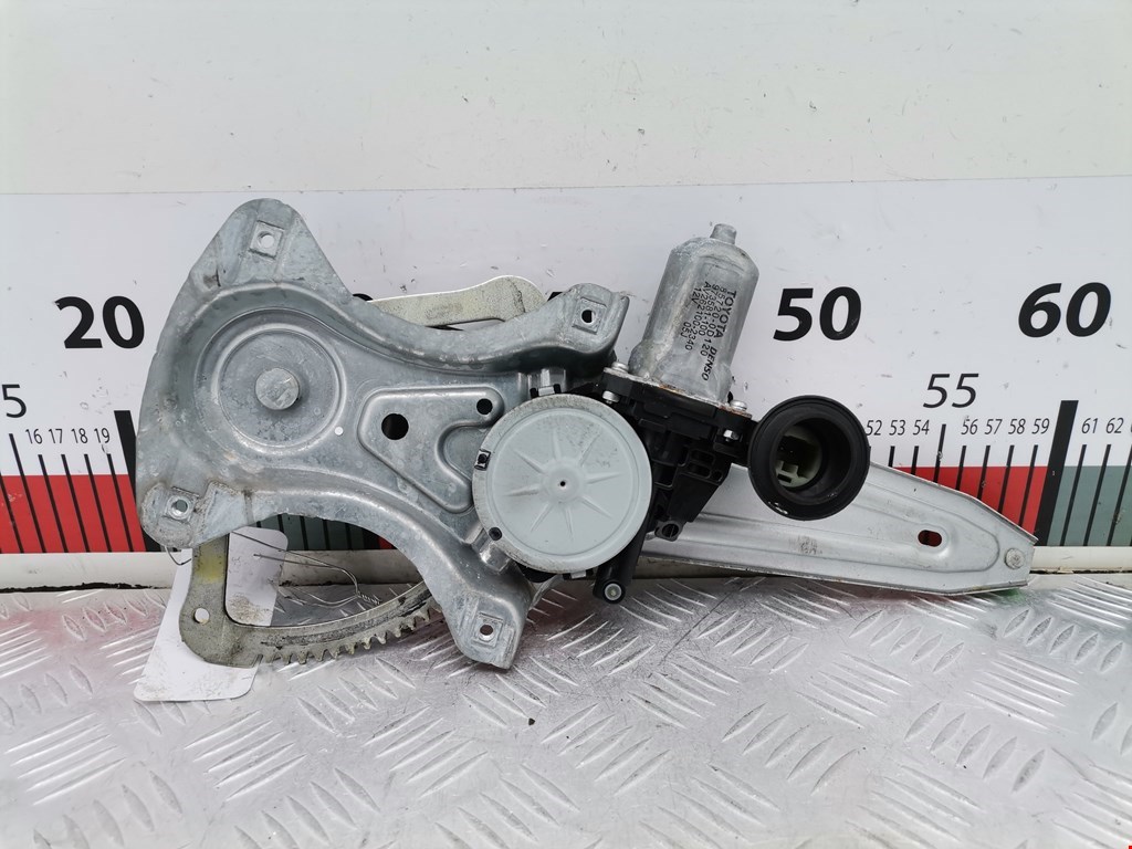 Стеклоподъемник задний правый TOYOTA Auris E150 2006-2012