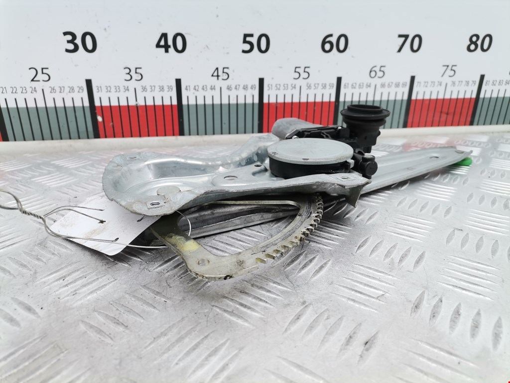 Стеклоподъемник задний правый TOYOTA Auris E150 2006-2012