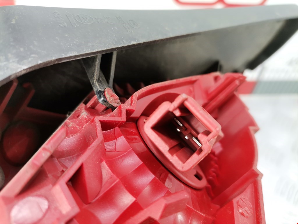 Фонарь задний внутренний правый PEUGEOT Partner 2008-2018