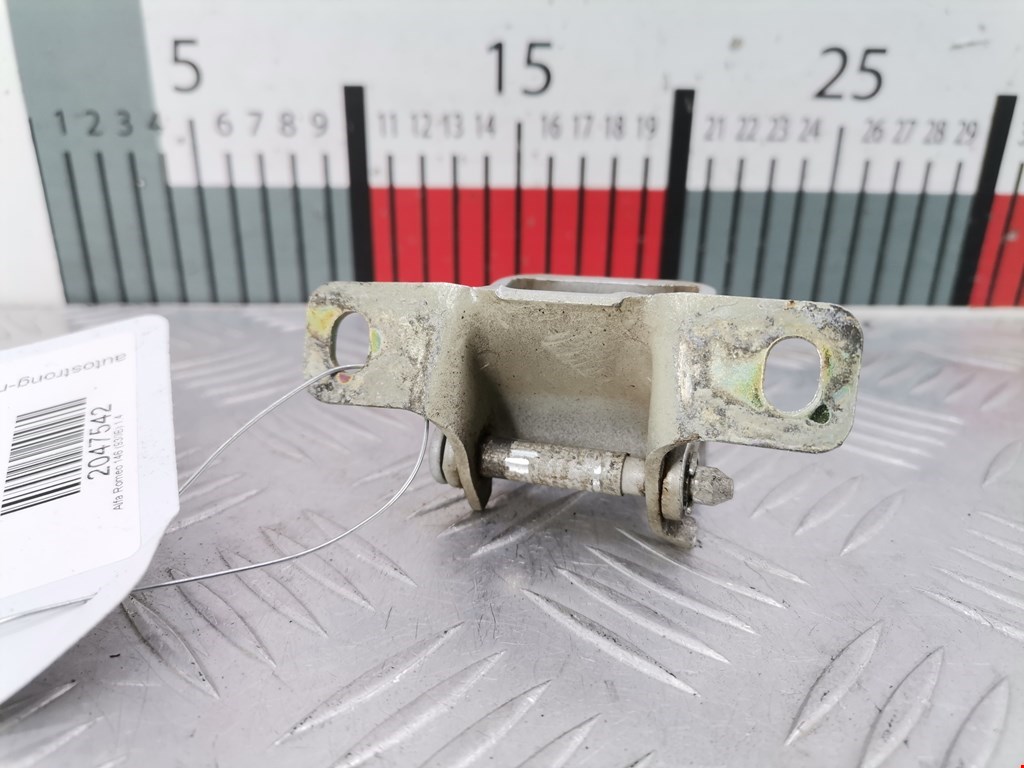 Петля крышки (двери) багажника Alfa Romeo 146 (930B) (1994-2001)