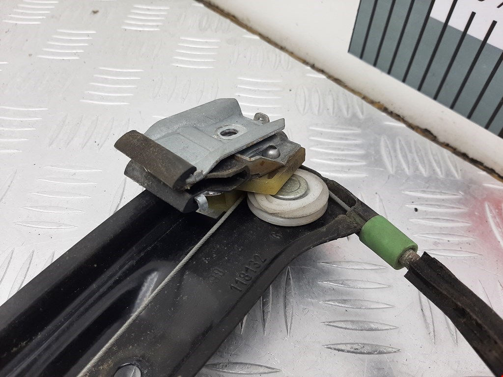 Стеклоподъемник передний правый VOLKSWAGEN Golf V 2003-2009