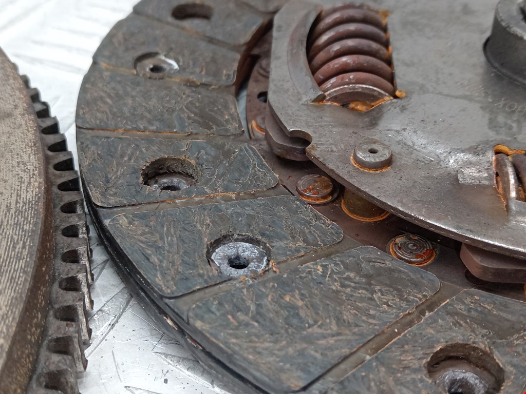 Маховик (демпфер сцепления) OPEL Corsa D 2006-2014