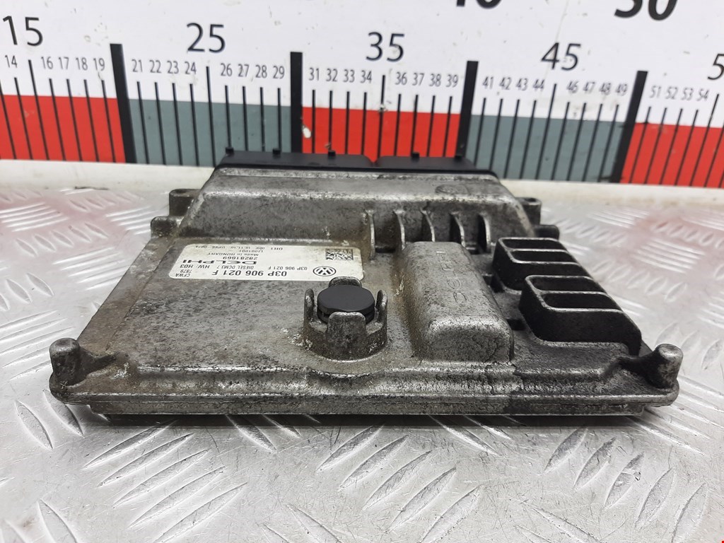 Блок управления двигателя (ЭБУ) SKODA Fabia MK2 5J 2007-2014