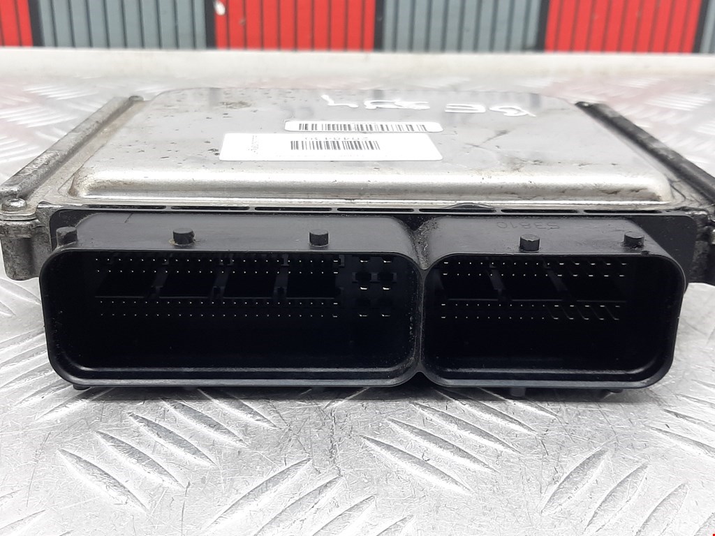 Блок управления двигателя (ЭБУ) SKODA Fabia MK2 5J 2007-2014