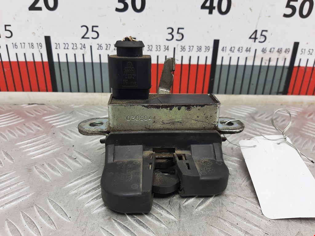 Замок багажника (крышки двери) VOLKSWAGEN Golf V 2003-2009