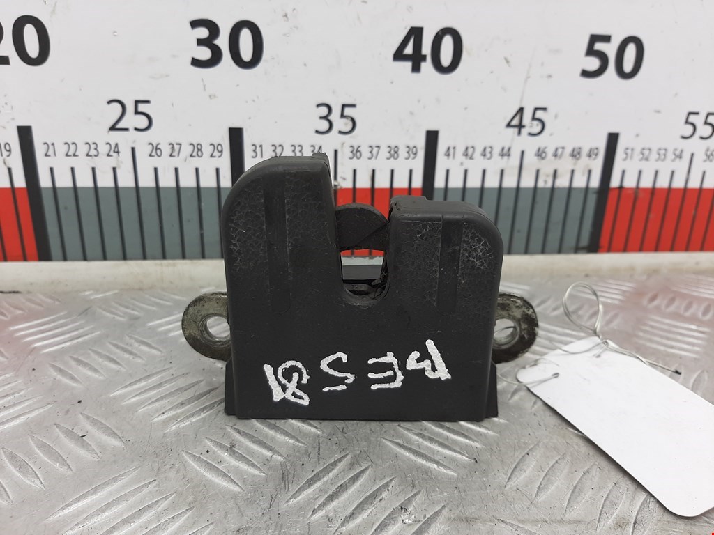 Замок багажника (крышки двери) VOLKSWAGEN Golf V 2003-2009