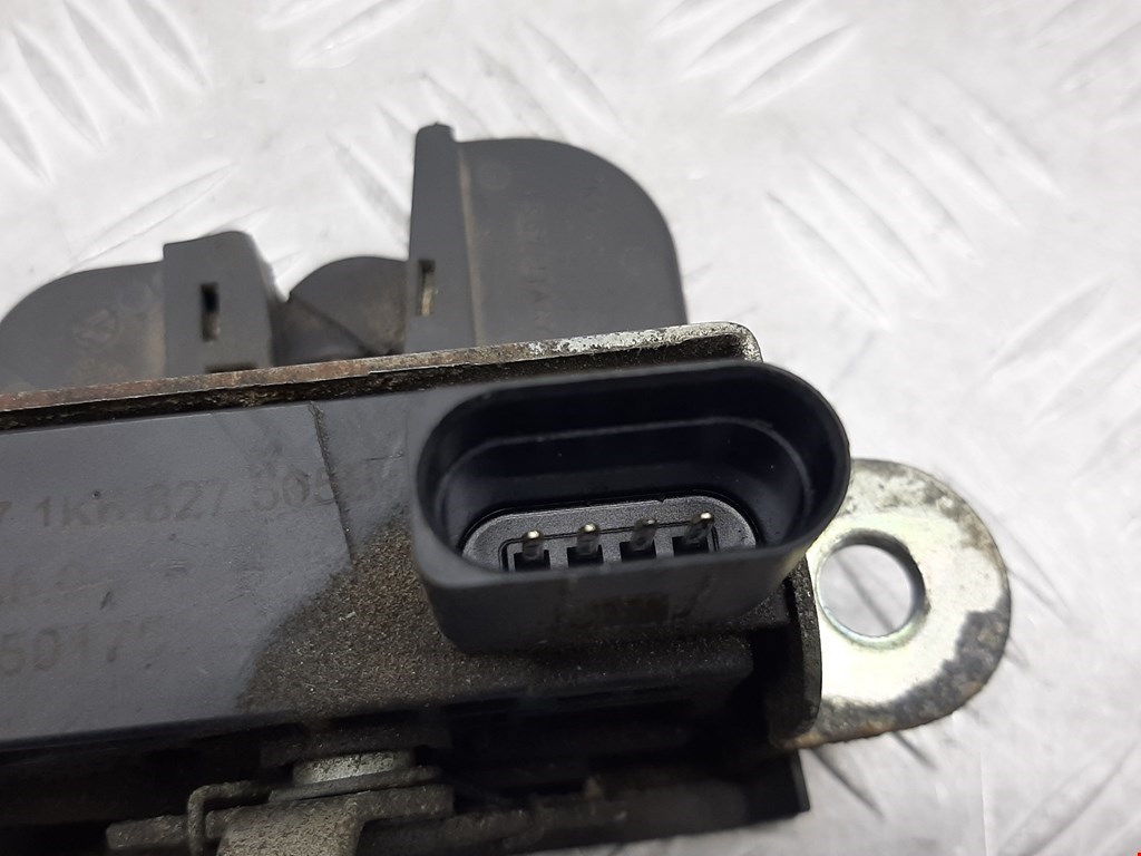 Замок багажника (крышки двери) VOLKSWAGEN Golf V 2003-2009