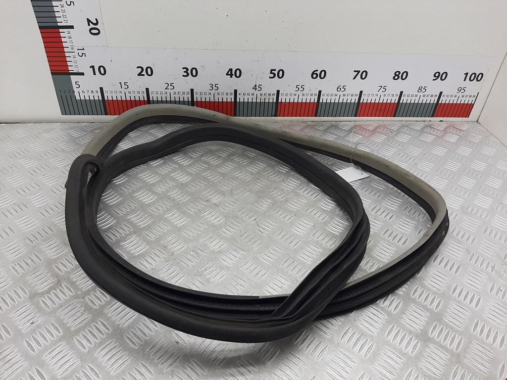 Уплотнитель двери OPEL Astra H/Family 2004-2015