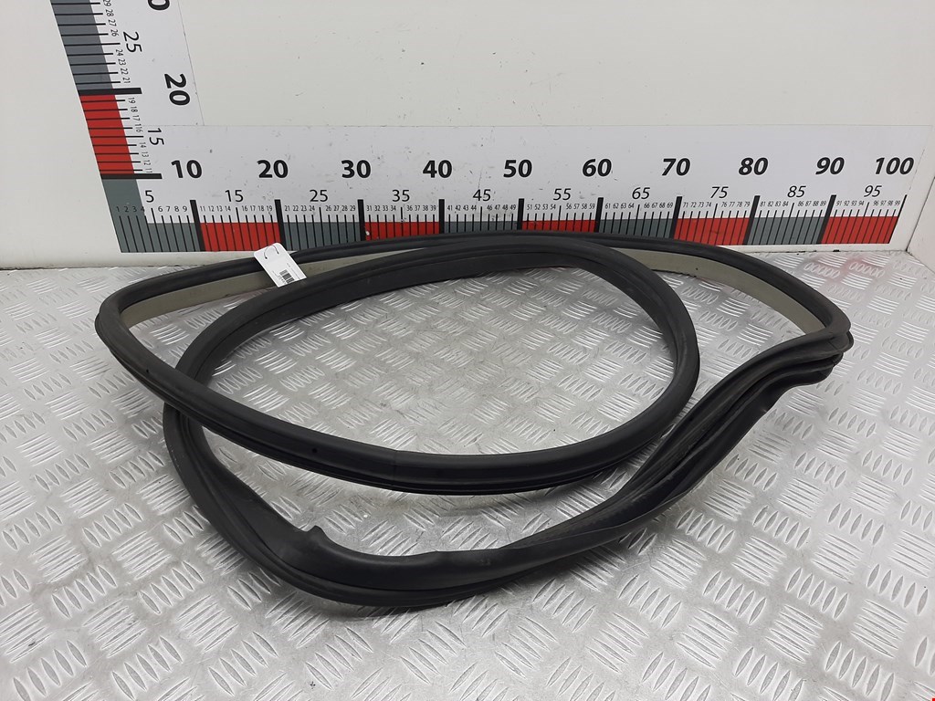 Уплотнитель двери OPEL Astra H/Family 2004-2015