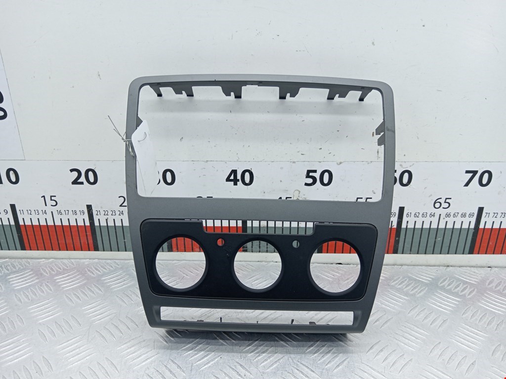 Рамка магнитолы SKODA Octavia A5 1Z- 2004-2013