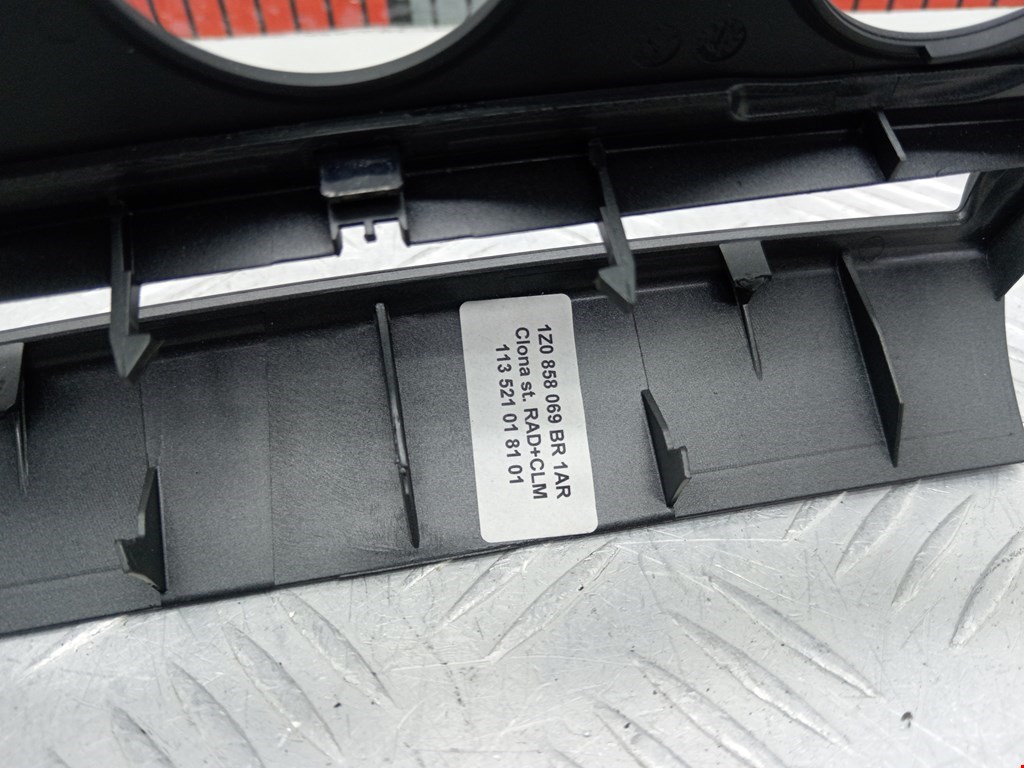 Рамка магнитолы SKODA Octavia A5 1Z- 2004-2013