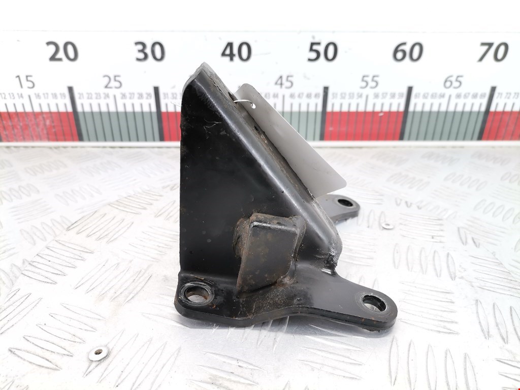 Кронштейн (крепление лапа) двигателя Mitsubishi Pajero 3 (1999-2006)