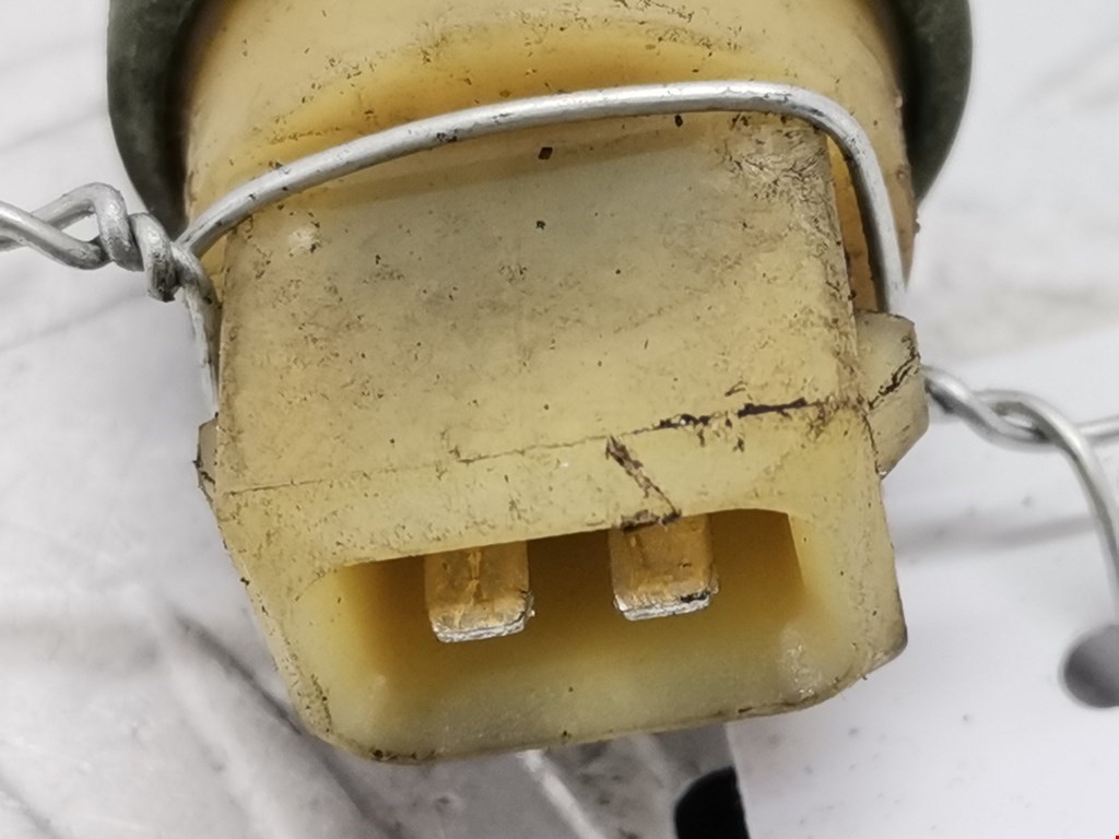 Датчик температуры (охлаждающей жидкости) VOLKSWAGEN Polo III 1994-2001