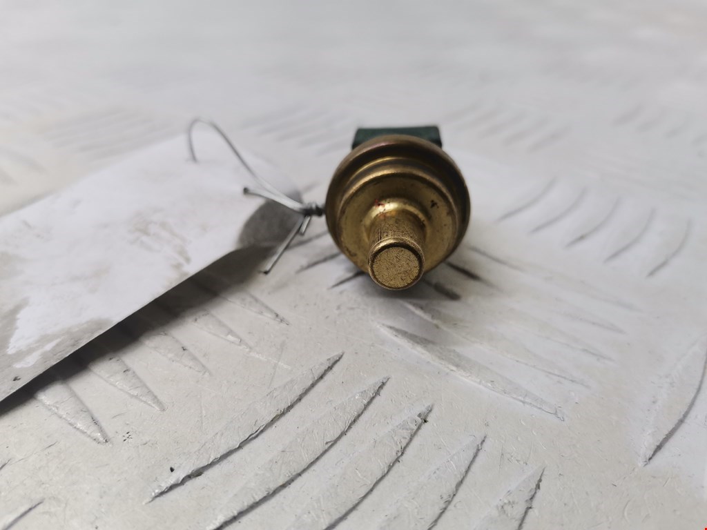 Датчик температуры (охлаждающей жидкости) AUDI A4 B5 1995-2001