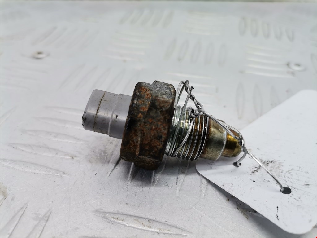 Датчик включения заднего хода TOYOTA Avensis 2003-2008