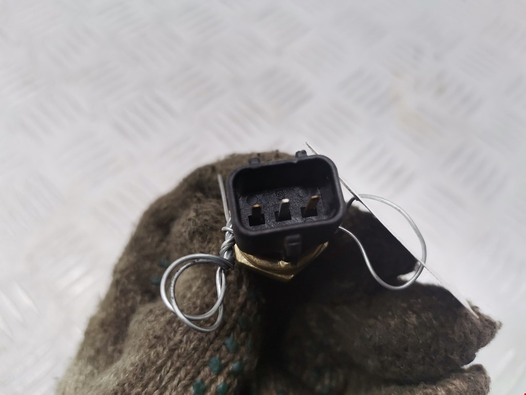 Датчик температуры (охлаждающей жидкости) HYUNDAI i30 2007-2012