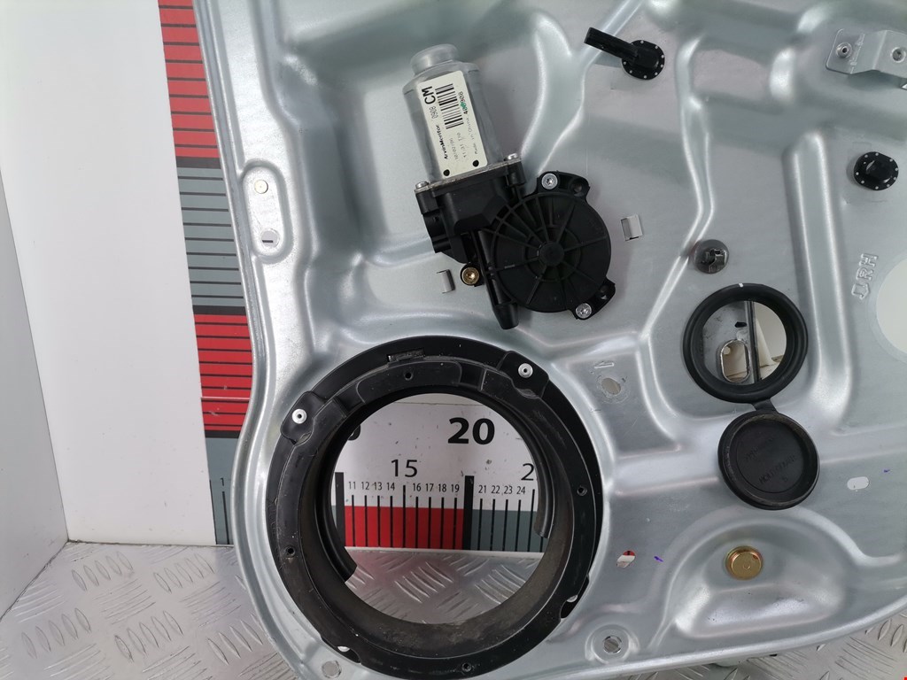 Стеклоподъемник задний правый HYUNDAI Santa Fe CM 2005-2012