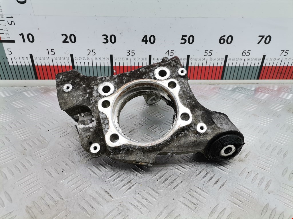 Кулак задний левый Audi A6 C6 (2004-2011)