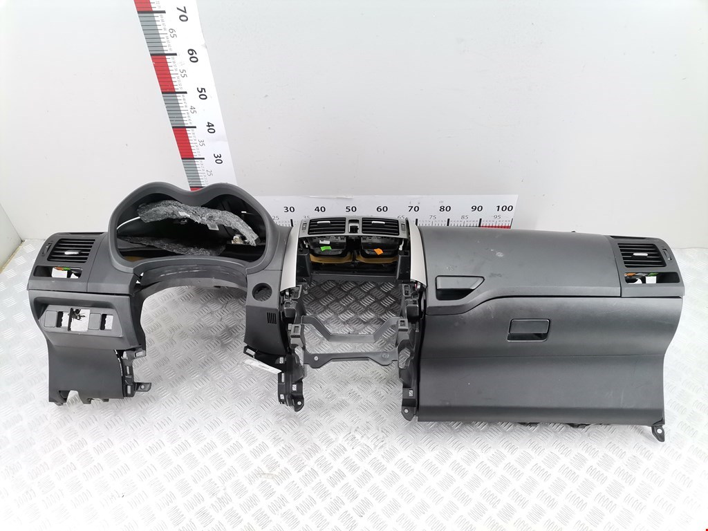 Торпедо TOYOTA Auris E150 2006-2012