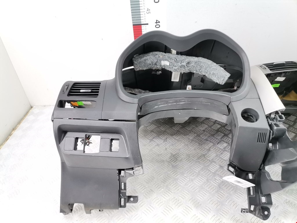 Торпедо TOYOTA Auris E150 2006-2012