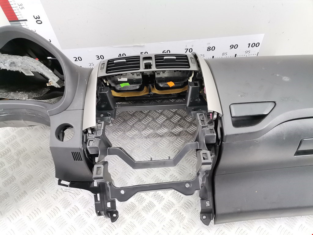 Торпедо TOYOTA Auris E150 2006-2012