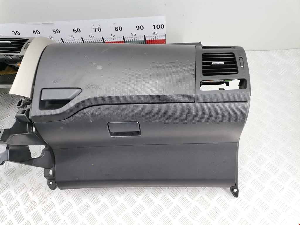 Торпедо TOYOTA Auris E150 2006-2012