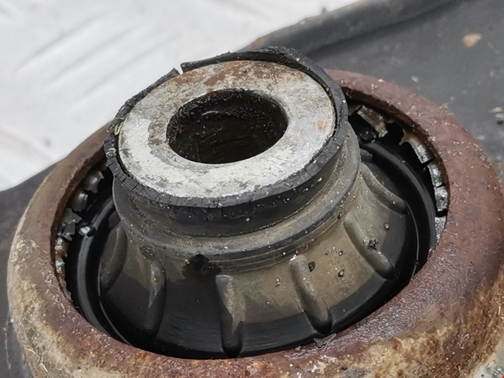 Рычаг передний левый RENAULT Megane II 2002-2009