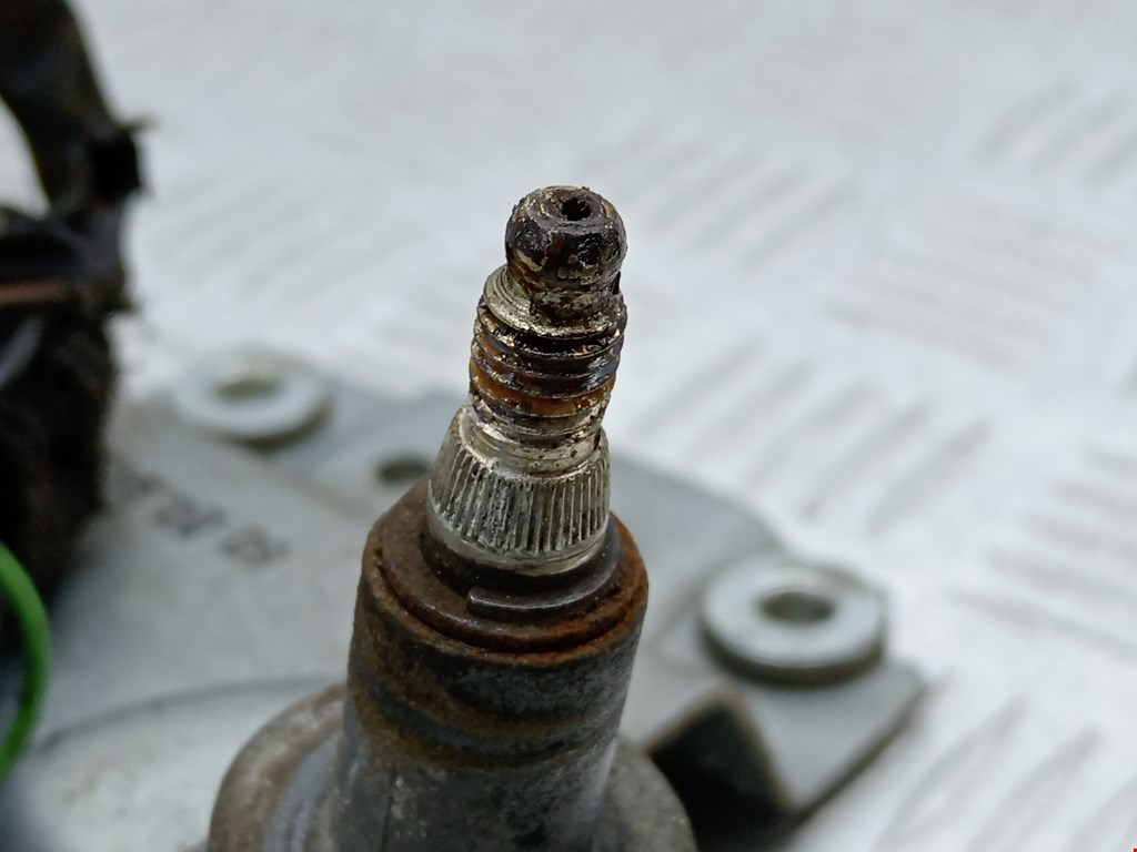 Моторчик стеклоочистителя задний PEUGEOT Partner 1996-2009