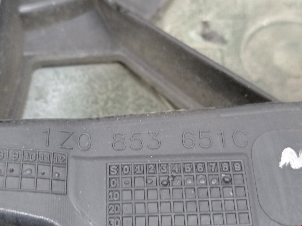 Решетка радиатора SKODA Octavia A5 1Z- 2004-2013