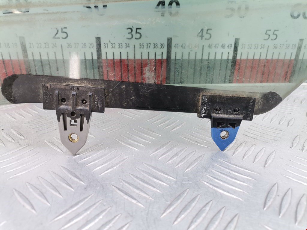 Стекло двери заднее правое NISSAN Navara III D40 2005-2015