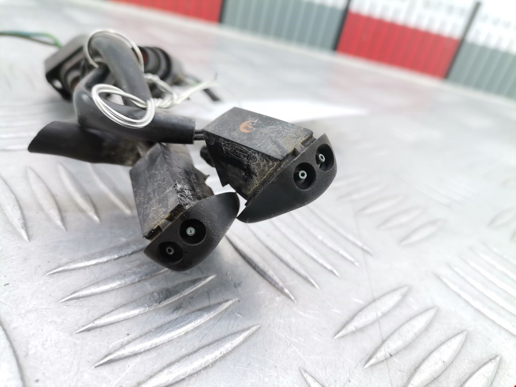 Форсунка омывателя лобового стекла FORD C-MAX 2003-2010