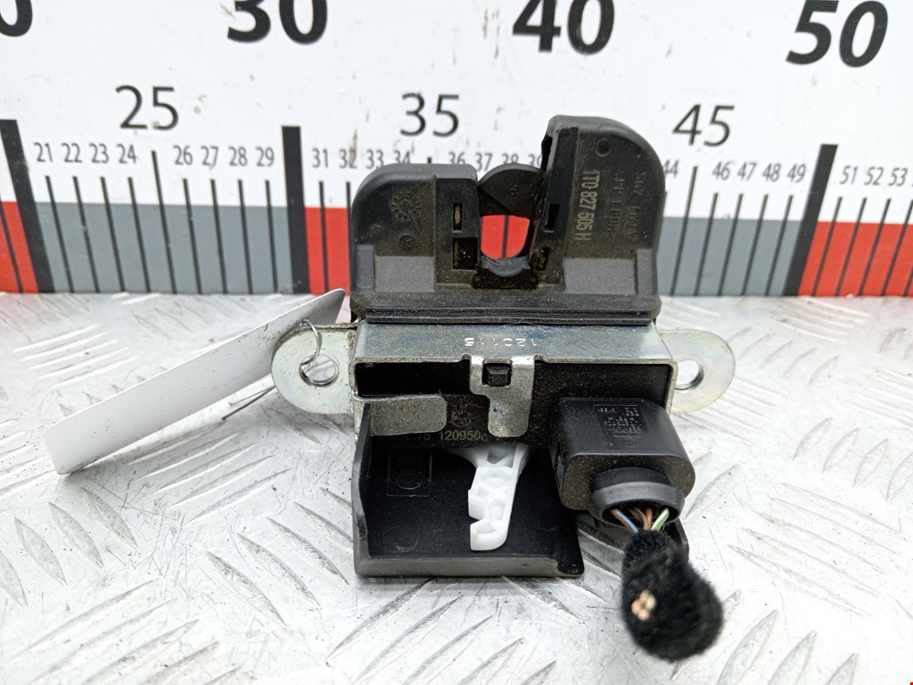 Замок багажника (крышки двери) VOLKSWAGEN Touran 2003-2010