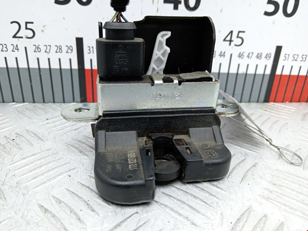 Замок багажника (крышки двери) VOLKSWAGEN Touran 2003-2010