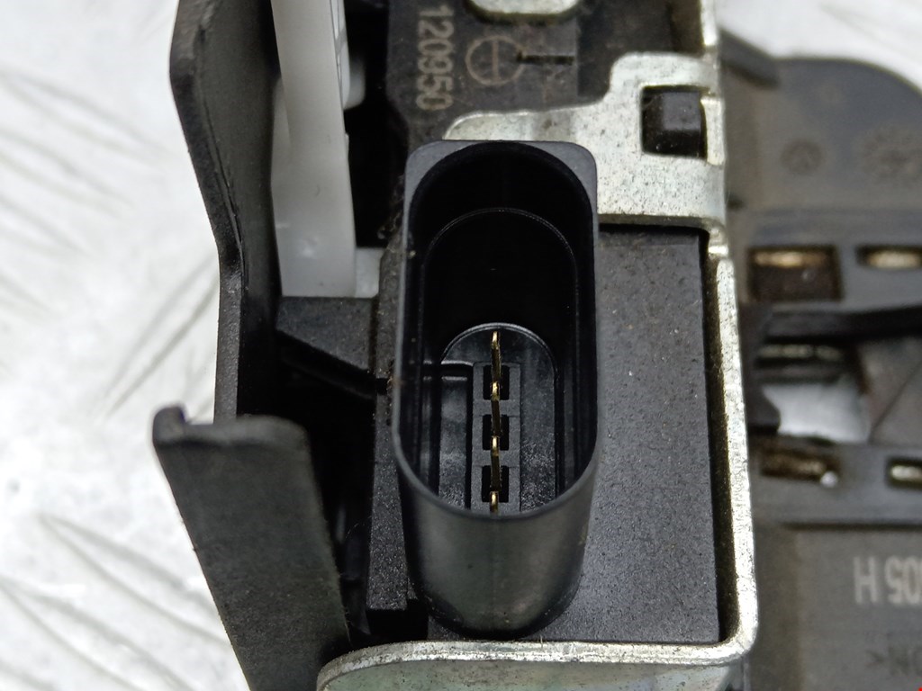 Замок багажника (крышки двери) VOLKSWAGEN Touran 2003-2010