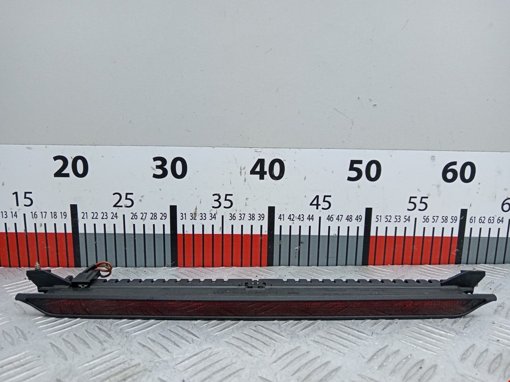 Фонарь дополнительный тормозной (стоп-сигнал) Volkswagen Golf 4 (1997-2004)